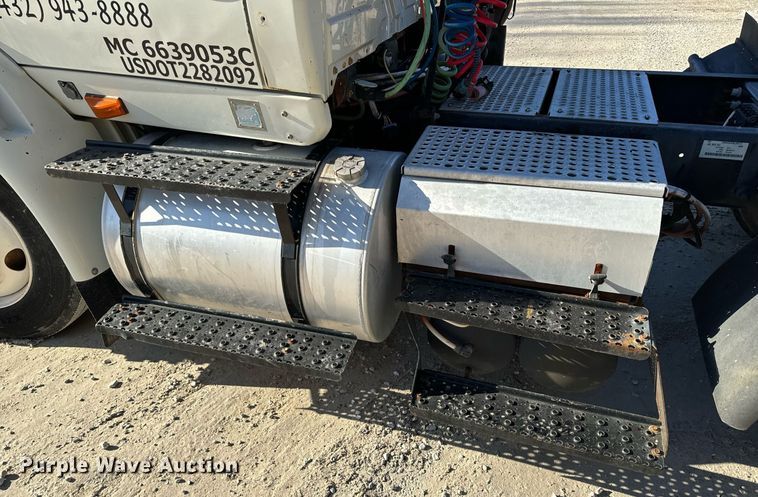 image for item NM9194 2011 International TranStar 8600 semi truck