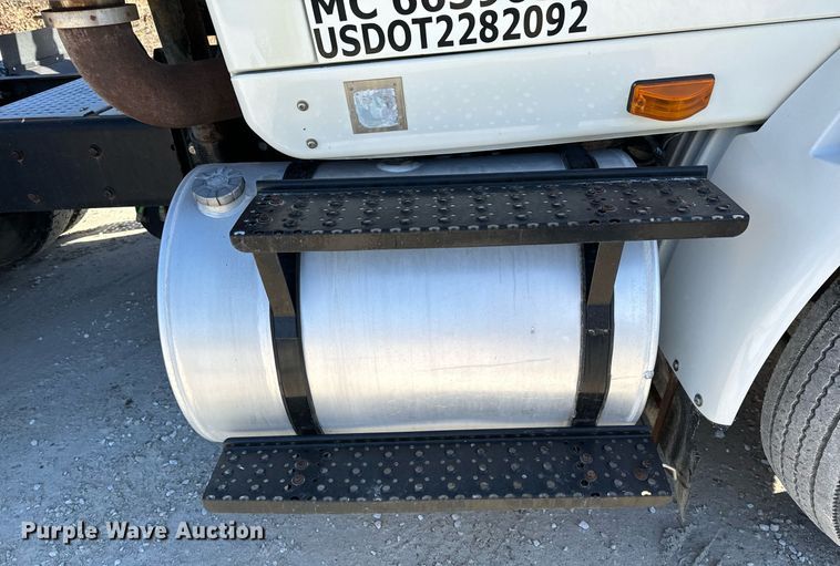 image for item NM9194 2011 International TranStar 8600 semi truck