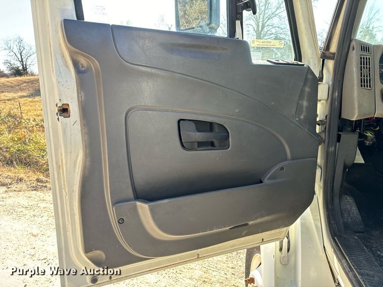 image for item NM9194 2011 International TranStar 8600 semi truck