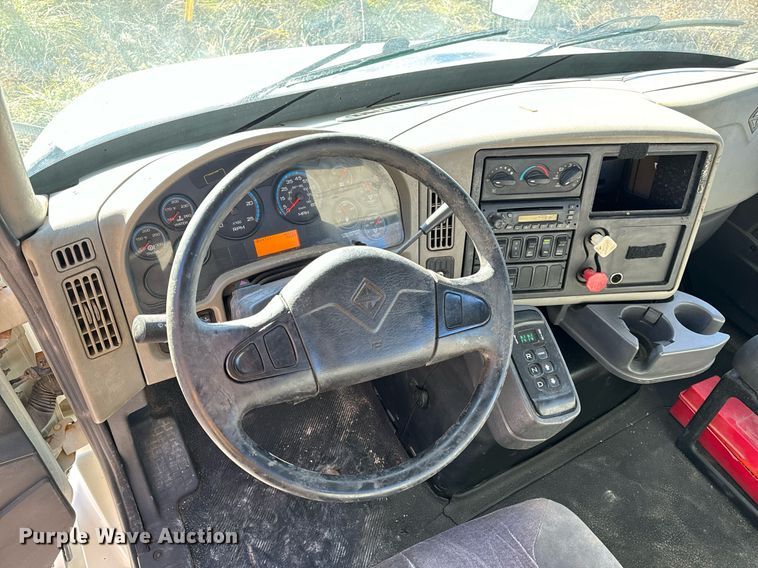 image for item NM9194 2011 International TranStar 8600 semi truck