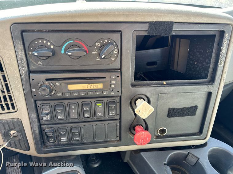 image for item NM9194 2011 International TranStar 8600 semi truck