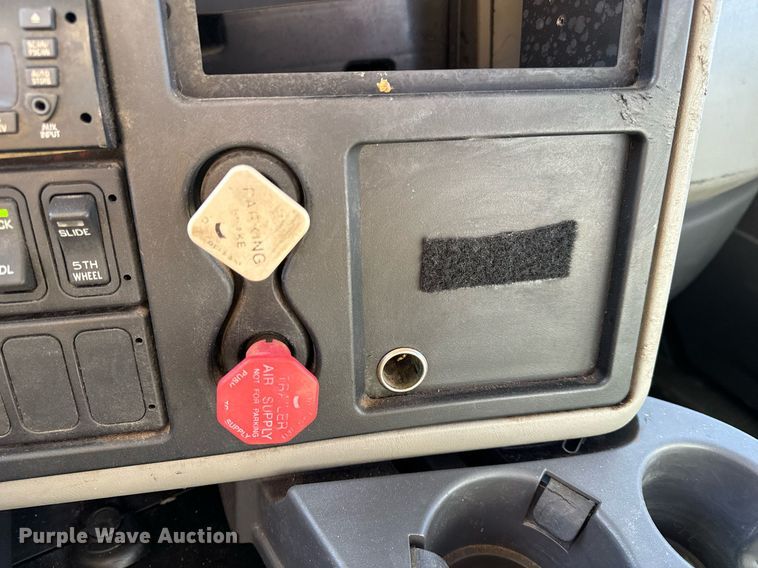 image for item NM9194 2011 International TranStar 8600 semi truck