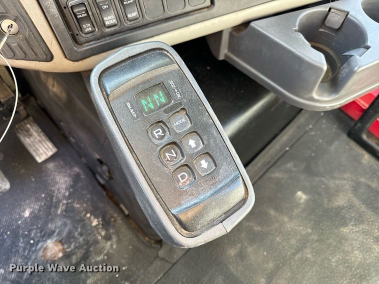 image for item NM9194 2011 International TranStar 8600 semi truck