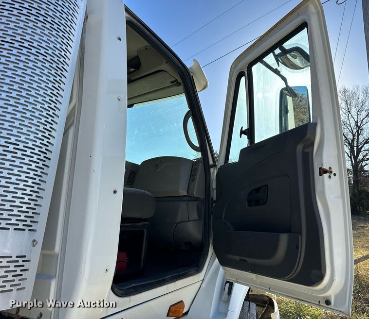 image for item NM9194 2011 International TranStar 8600 semi truck