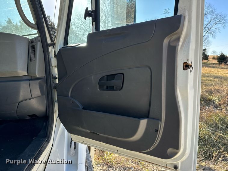 image for item NM9194 2011 International TranStar 8600 semi truck