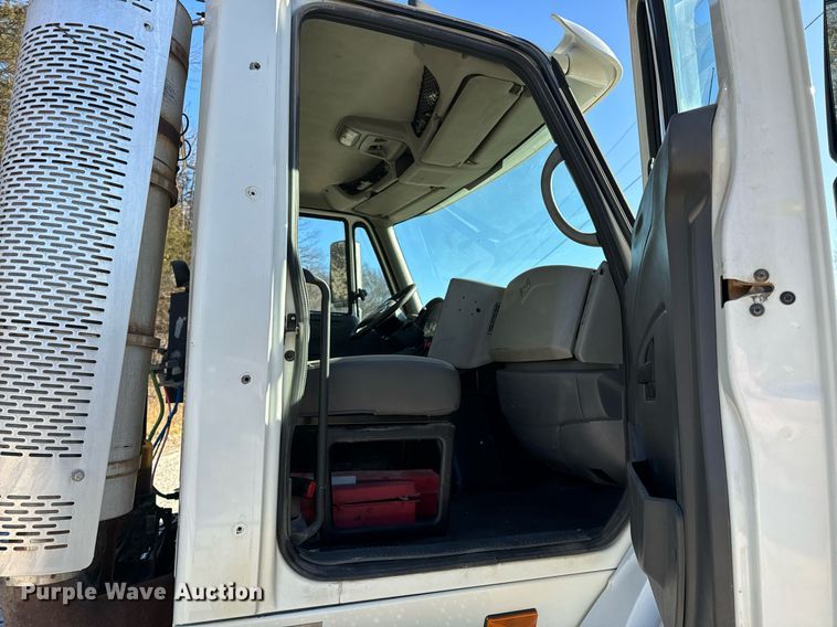 image for item NM9194 2011 International TranStar 8600 semi truck