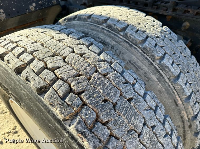 image for item NM9194 2011 International TranStar 8600 semi truck