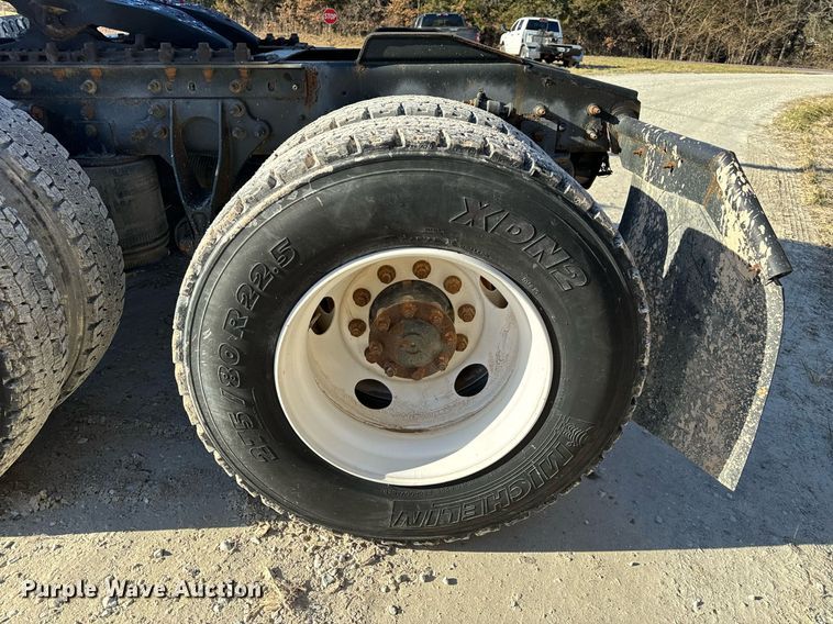 image for item NM9194 2011 International TranStar 8600 semi truck