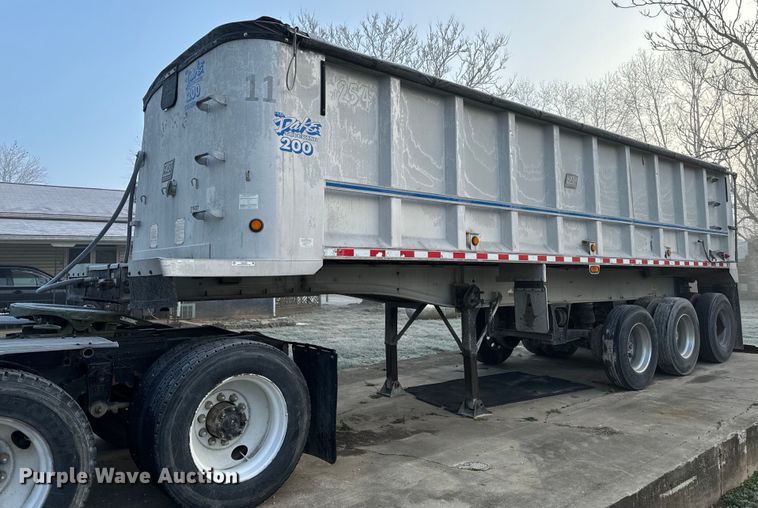 image for item NM9209 1998 East end dump trailer