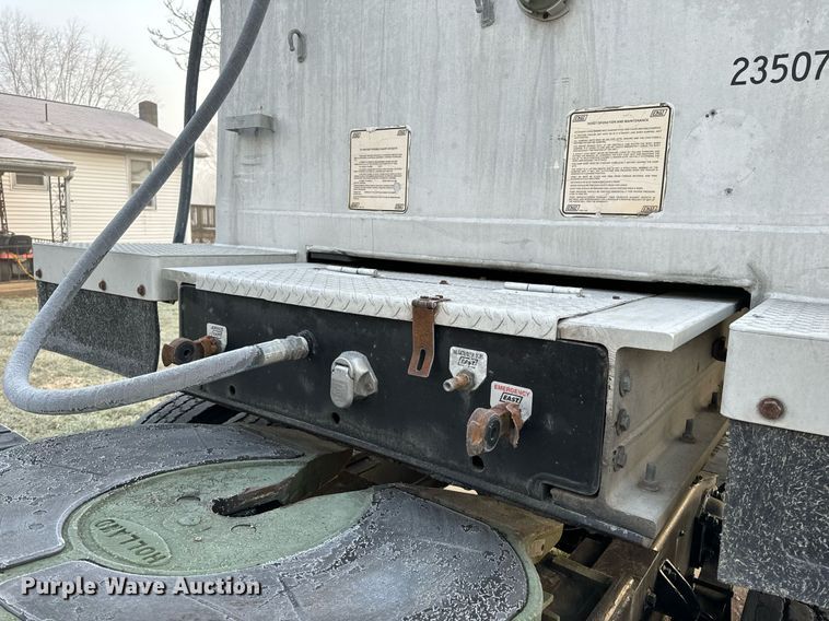 image for item NM9209 1998 East end dump trailer