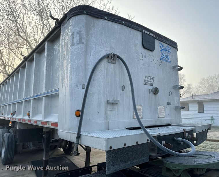 image for item NM9209 1998 East end dump trailer