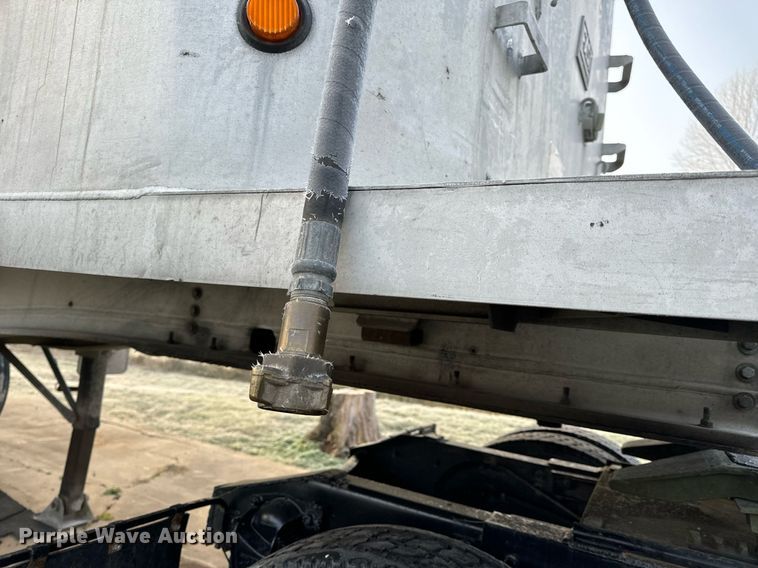 image for item NM9209 1998 East end dump trailer