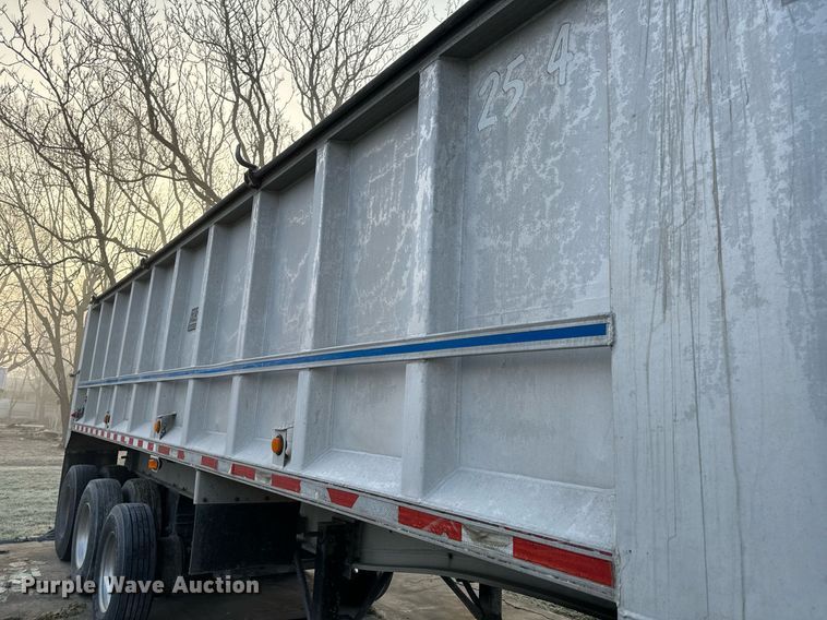 image for item NM9209 1998 East end dump trailer