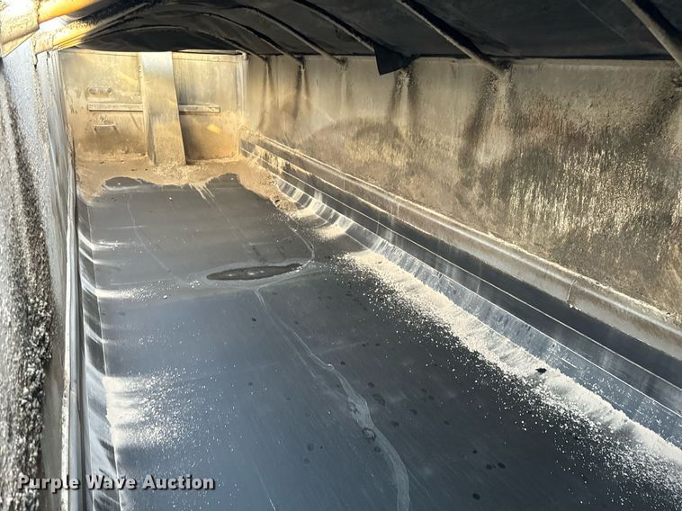 image for item NM9209 1998 East end dump trailer