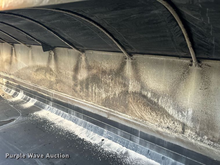 image for item NM9209 1998 East end dump trailer