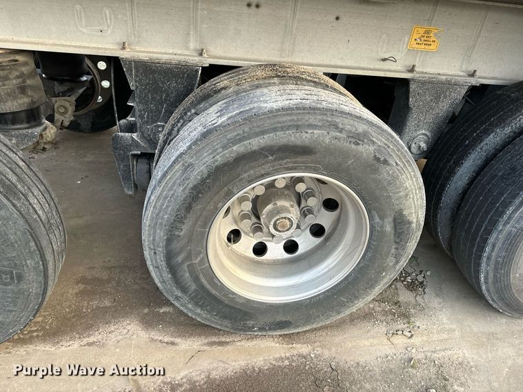 image for item NM9209 1998 East end dump trailer