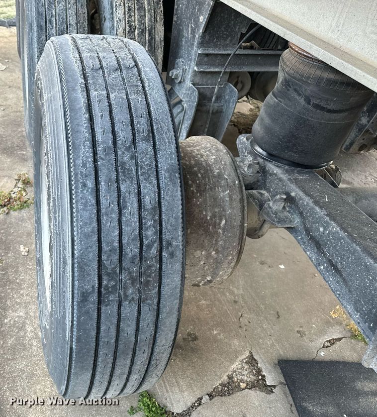 image for item NM9209 1998 East end dump trailer