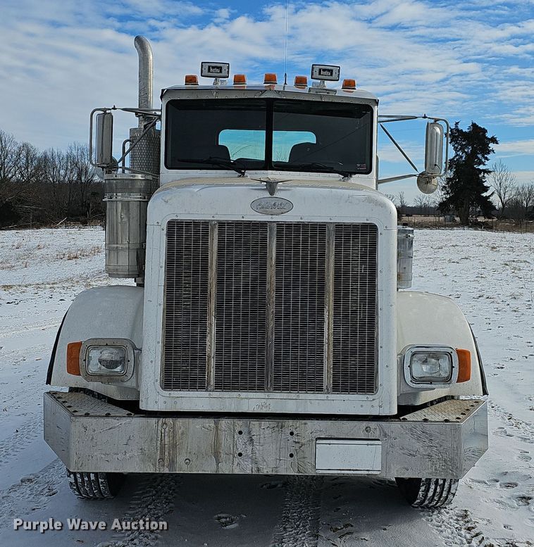 image for item NP9308 1997 Peterbilt 357 semi truck