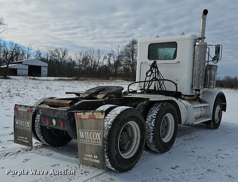 image for item NP9308 1997 Peterbilt 357 semi truck