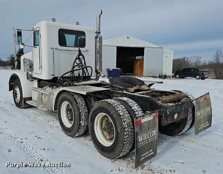 image for item NP9308 1997 Peterbilt 357 semi truck