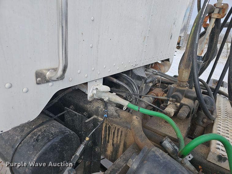 image for item NP9308 1997 Peterbilt 357 semi truck