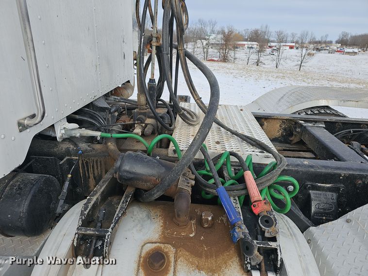 image for item NP9308 1997 Peterbilt 357 semi truck