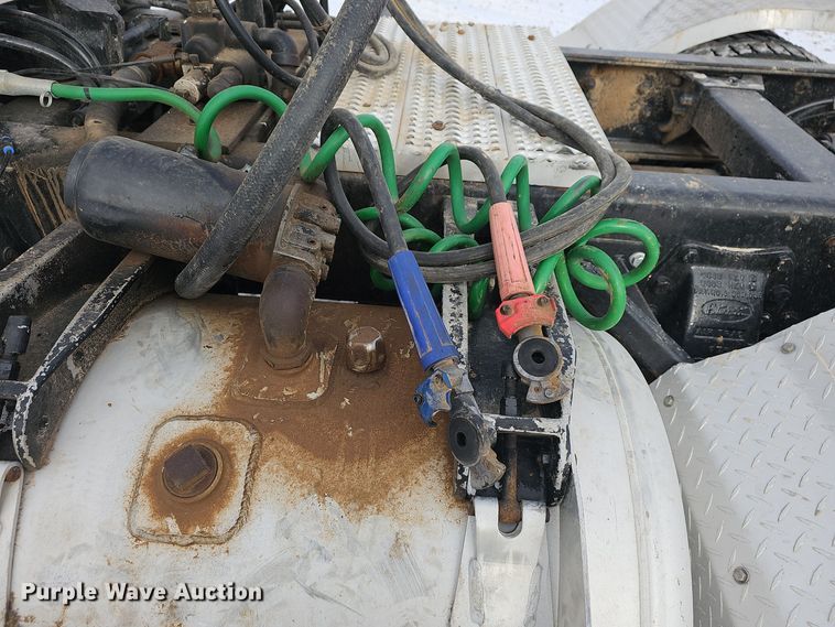 image for item NP9308 1997 Peterbilt 357 semi truck