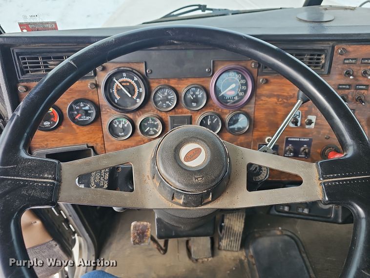 image for item NP9308 1997 Peterbilt 357 semi truck