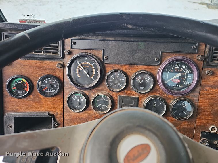 image for item NP9308 1997 Peterbilt 357 semi truck