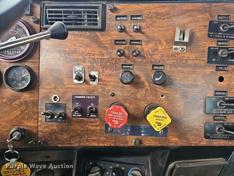 image for item NP9308 1997 Peterbilt 357 semi truck