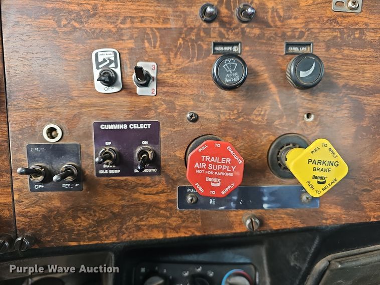 image for item NP9308 1997 Peterbilt 357 semi truck