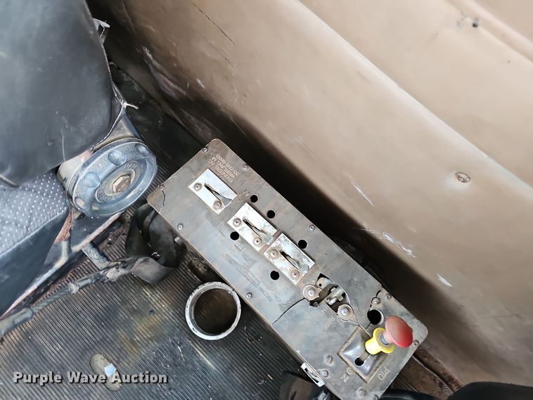 image for item NP9308 1997 Peterbilt 357 semi truck