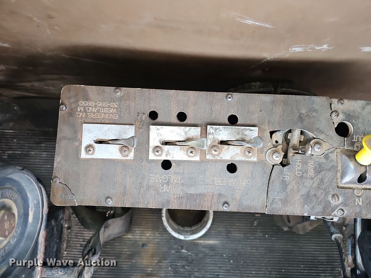 image for item NP9308 1997 Peterbilt 357 semi truck