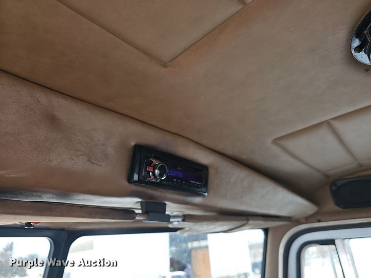 image for item NP9308 1997 Peterbilt 357 semi truck