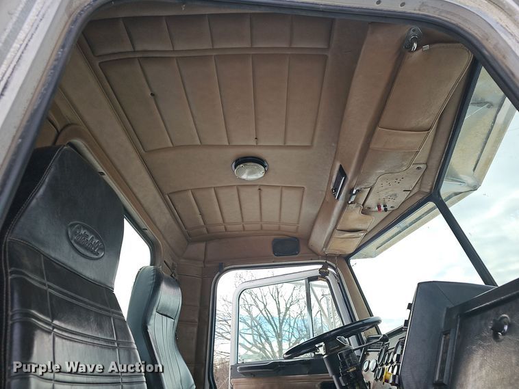 image for item NP9308 1997 Peterbilt 357 semi truck