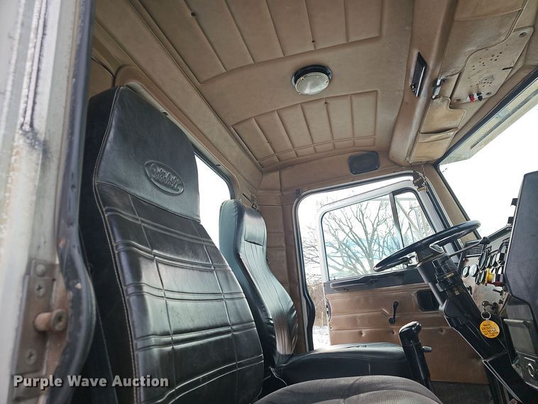 image for item NP9308 1997 Peterbilt 357 semi truck