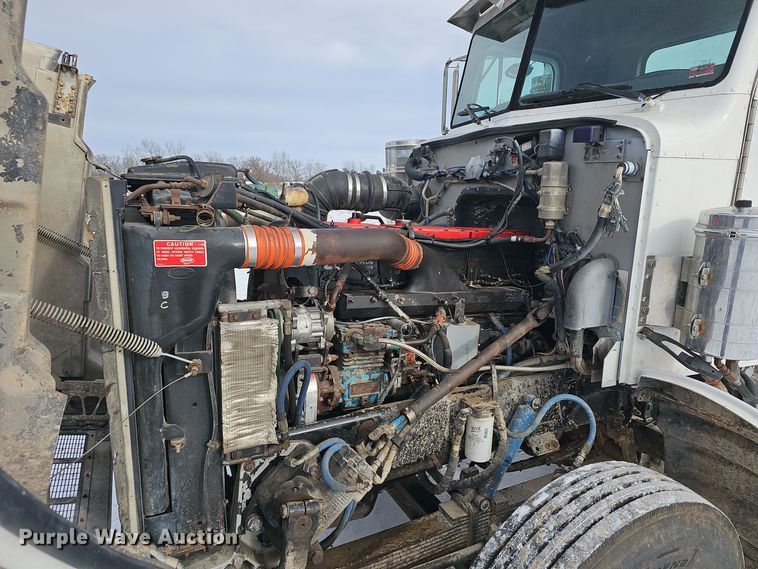 image for item NP9308 1997 Peterbilt 357 semi truck