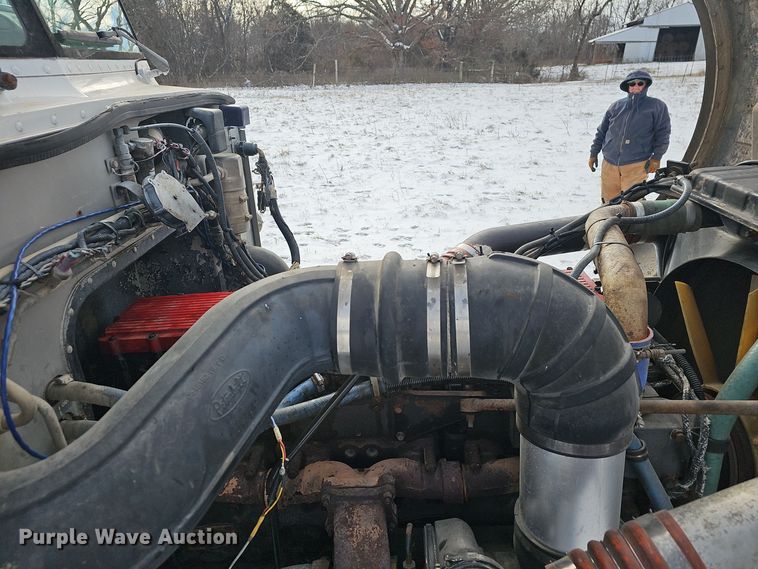 image for item NP9308 1997 Peterbilt 357 semi truck