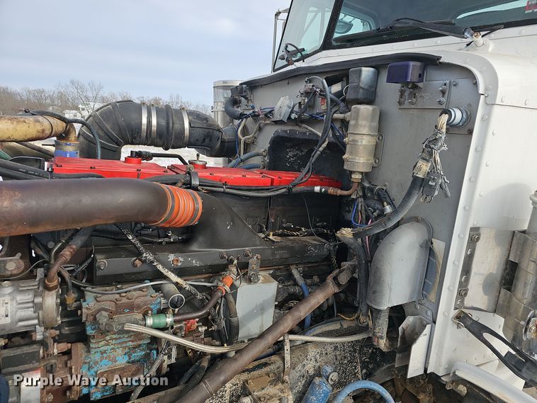 image for item NP9308 1997 Peterbilt 357 semi truck