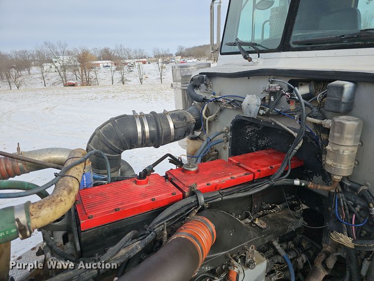 image for item NP9308 1997 Peterbilt 357 semi truck