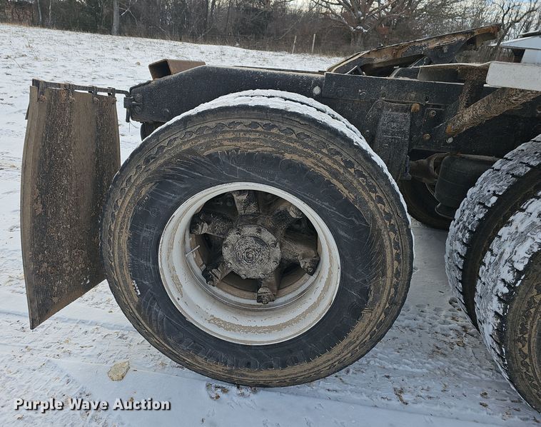 image for item NP9308 1997 Peterbilt 357 semi truck