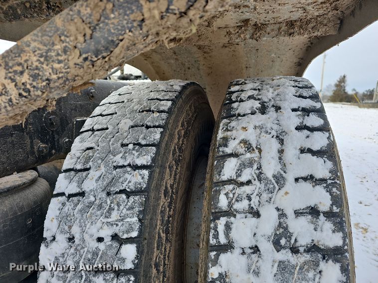 image for item NP9308 1997 Peterbilt 357 semi truck