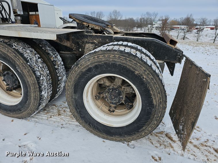 image for item NP9308 1997 Peterbilt 357 semi truck