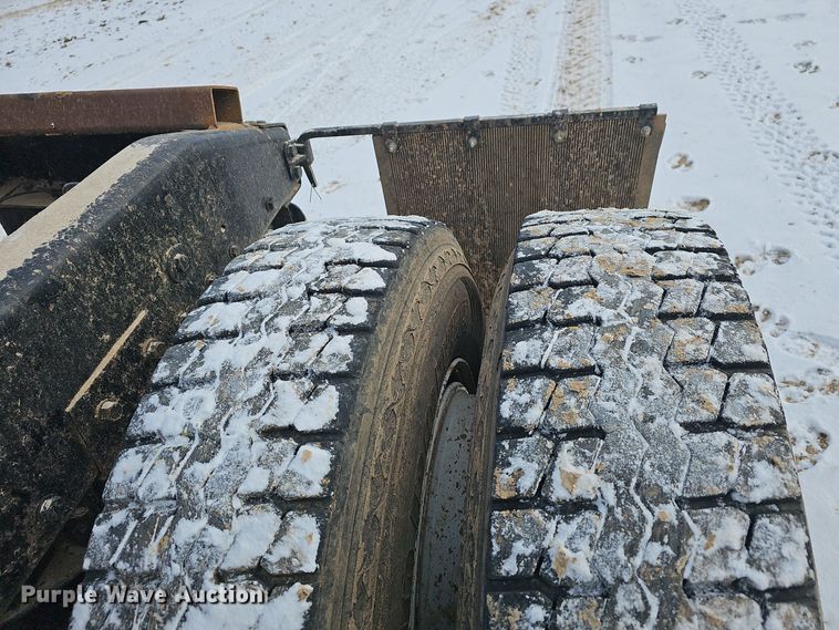 image for item NP9308 1997 Peterbilt 357 semi truck