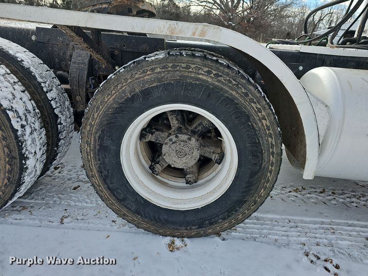 image for item NP9308 1997 Peterbilt 357 semi truck