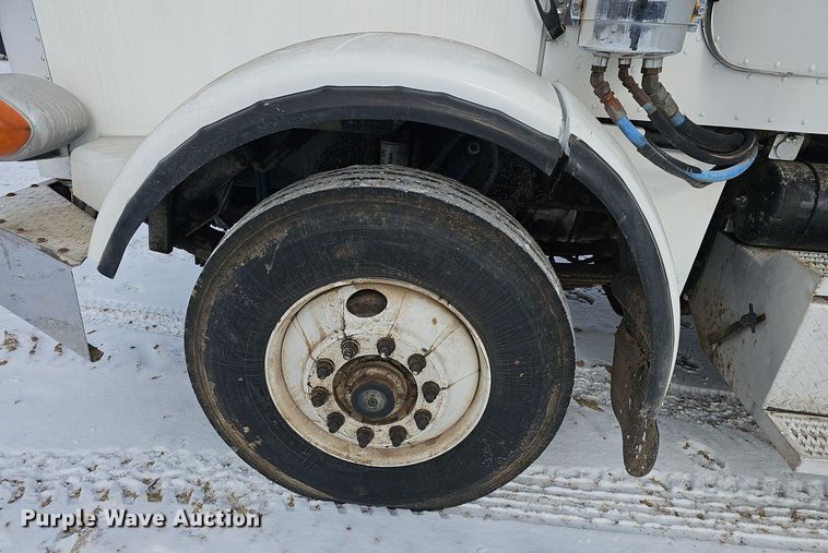 image for item NP9308 1997 Peterbilt 357 semi truck