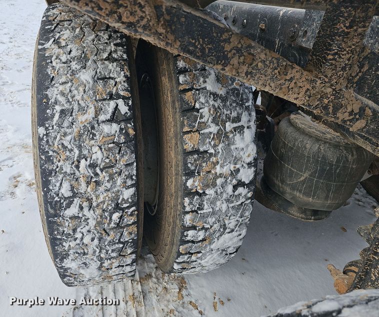 image for item NP9308 1997 Peterbilt 357 semi truck