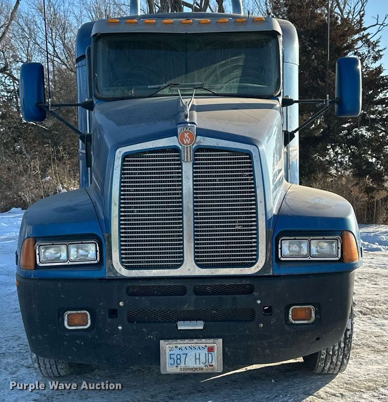 image for item NS9175 2005 Kenworth T600 semi truck