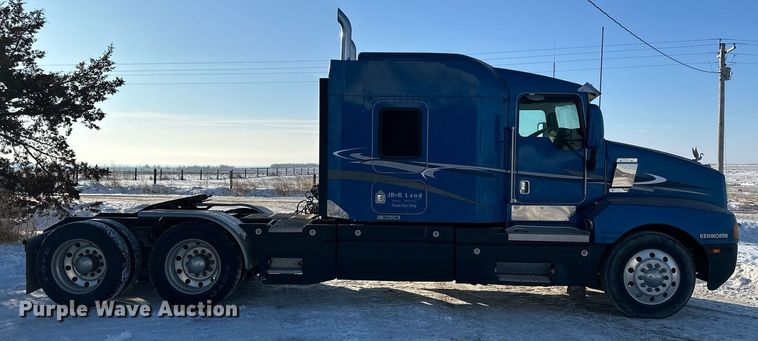 image for item NS9175 2005 Kenworth T600 semi truck