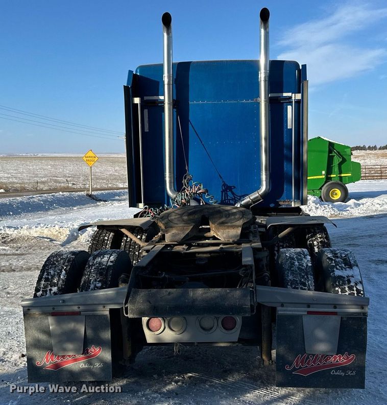 image for item NS9175 2005 Kenworth T600 semi truck